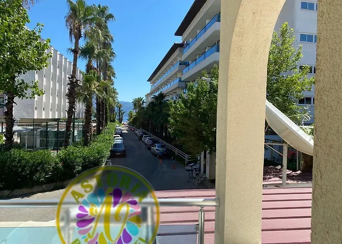 Astoria Life מרמריס