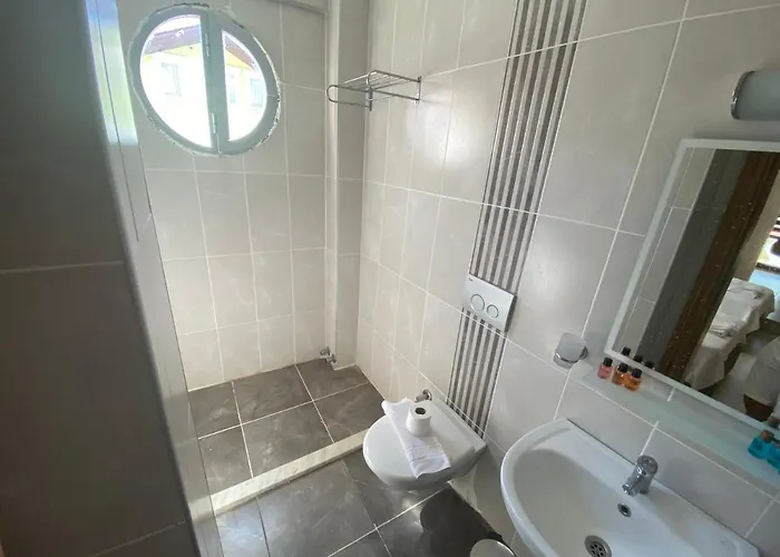 Astoria Life Hotell 3*